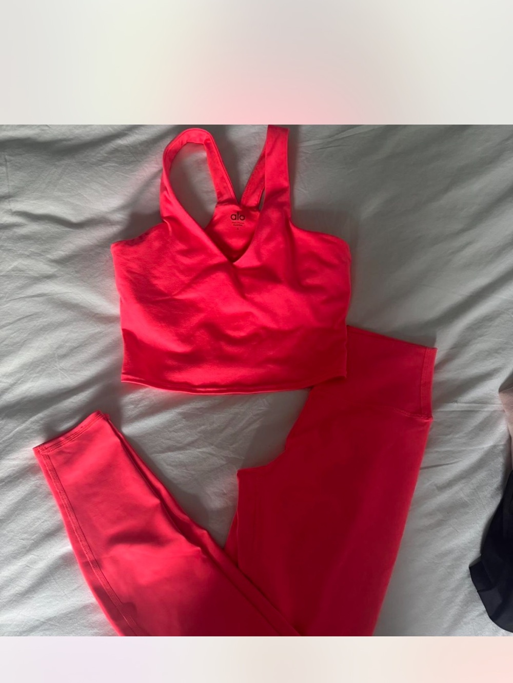 FINAL PRICE⬇️LIKE NEW RARE ALO Yoga Neon Pink Sports Bra and Leggings Set